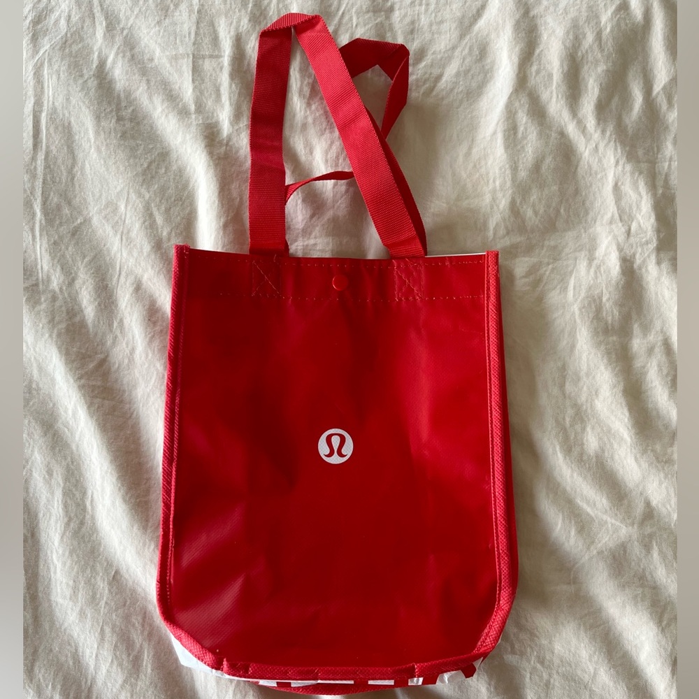 Red lululemon tote bag